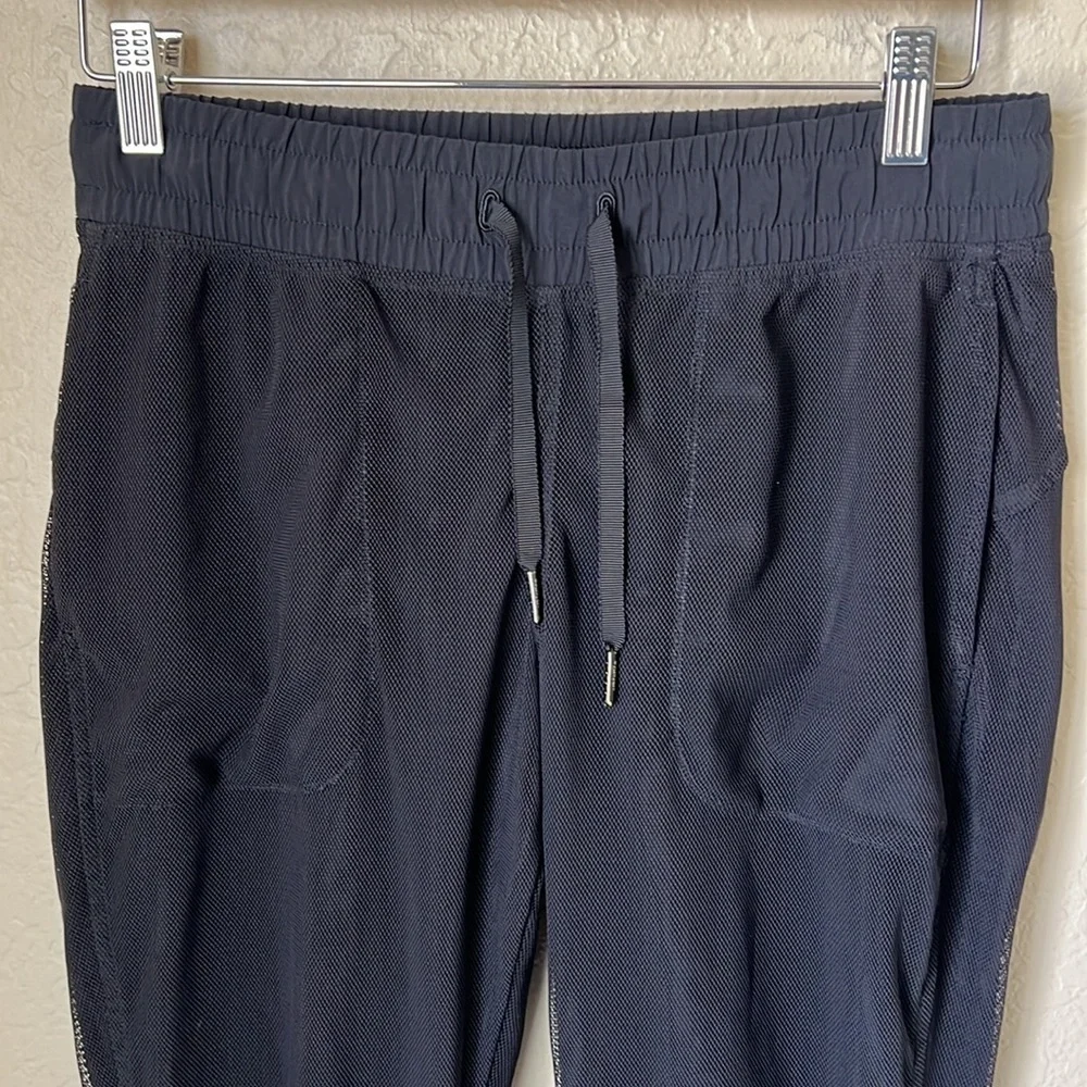 Lululemon black mesh overlay modern joggers